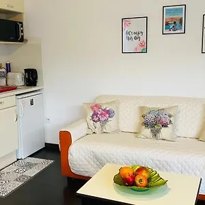 Superbe Avec De Parking Gratuit Sur Place Appartement